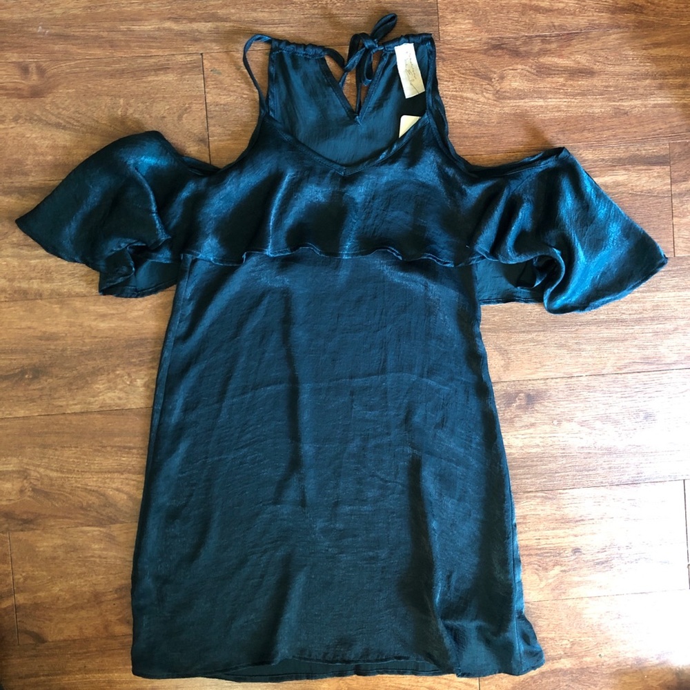 NWT Cold shoulder lose dress